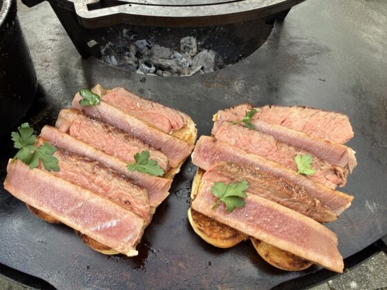 Brioche surf & turf recept | El Rancho ribeye | Tonijnsteak | Tonijn | Brioche broodje | Chefs_BBQ_Table | BBQuality