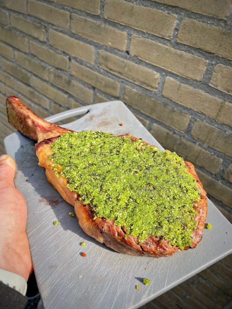 Dry Aged Tomahawk Steak Met Kruidenkorst Recept Bbquality