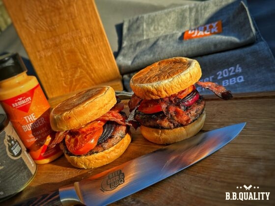 Award winning brisket burger recept | Kip kaas grillworst | The burger saus | The Original saus | Avantgarde rub | Gerookt ontbijtspek | BBQuality