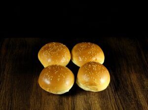 Brioche hamburgerbroodjes met sesam | BBQuality